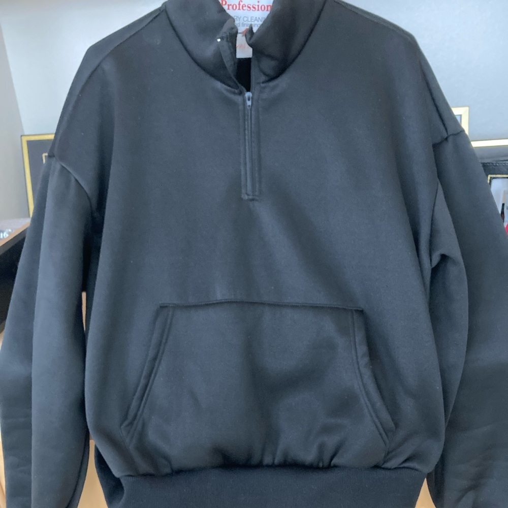Kangaroo Pocket Black Sweatshirt size M